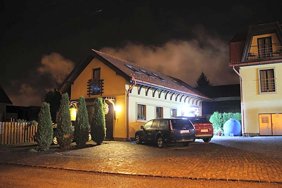 Astoria Hotel & Restaurant