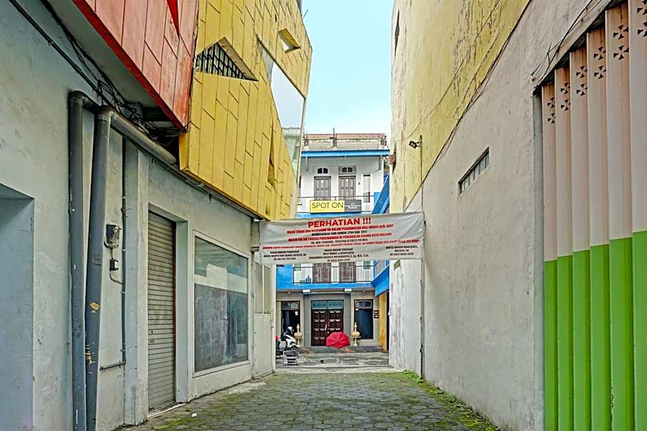 OYO Life 1711 Serayu Sumbersari Residence