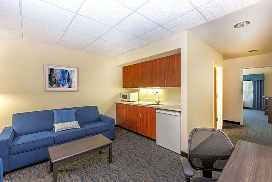 Baymont by Wyndham Des Moines Airport