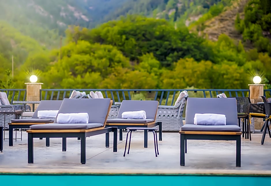 Solo Grand Boshuri Hotel