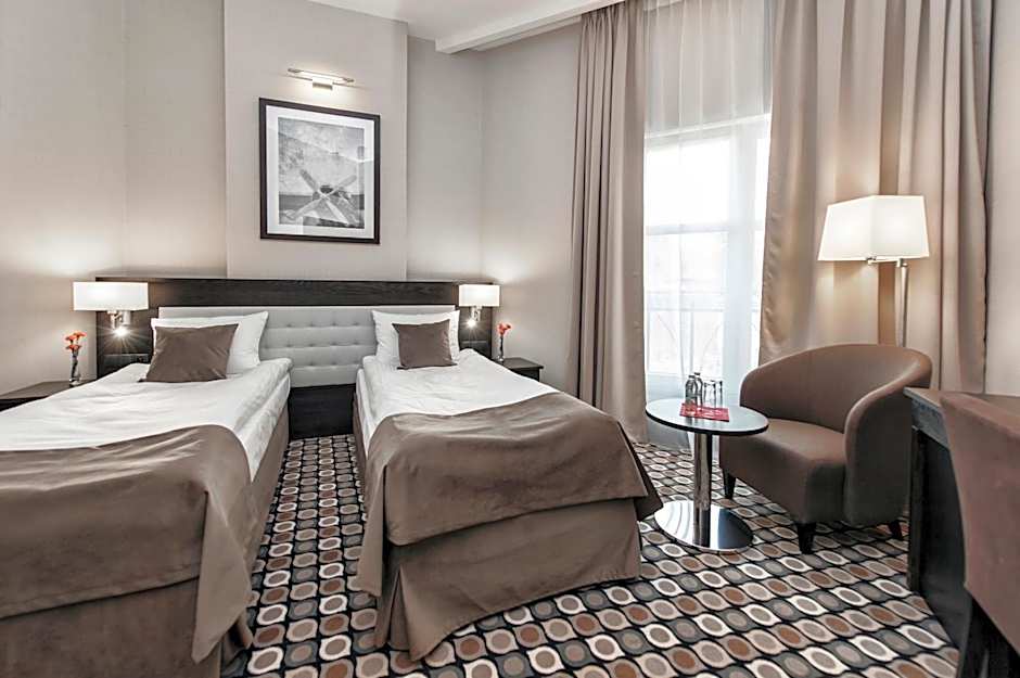 Red Baron Hotel & Restaurant