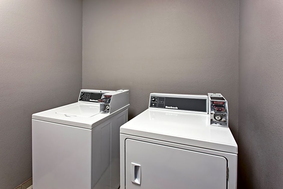 Holiday Inn Express & Suites Anaheim Resort Area, an IHG Hotel