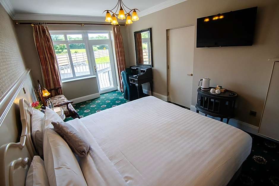 Lakeside Manor Hotel