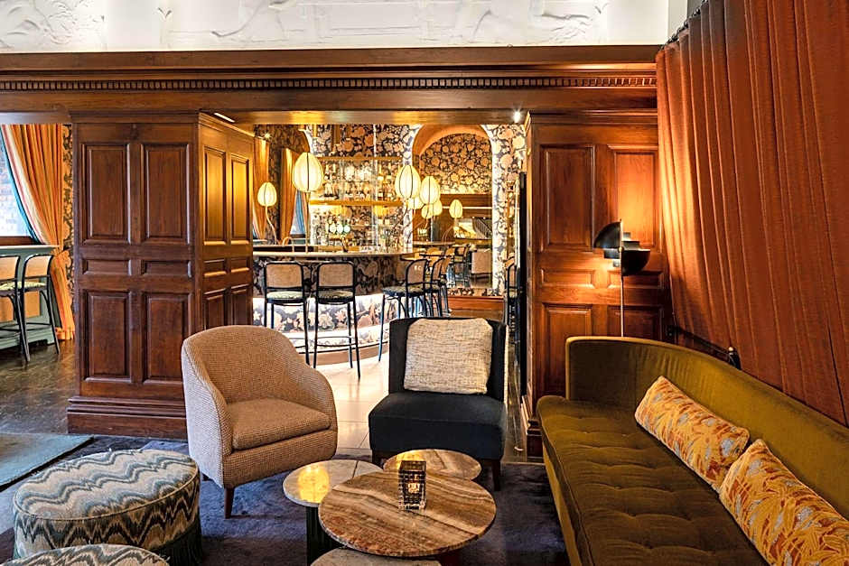Ascot Hotel