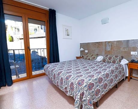 DOUBLE ROOM (1 ADULT)