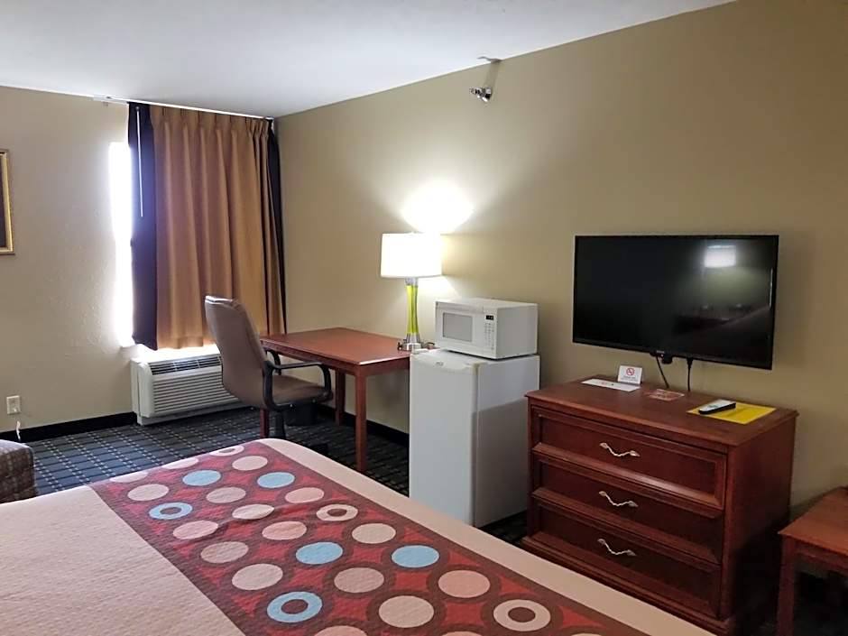 Super 8 by Wyndham Bellefontaine