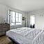 Spacious 2 Bedroom 2 Bathroom Unit Great Location