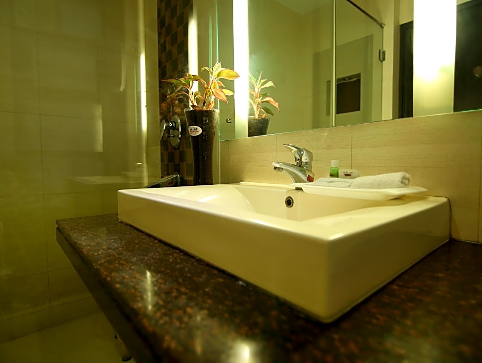 The Prime Balaji Deluxe @ New Delhi Railway Station Hotel