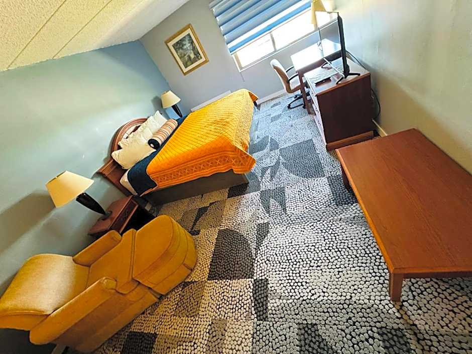 Mystic River Hotel & Suites
