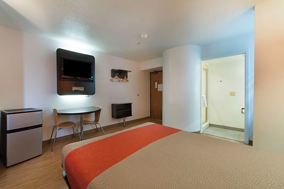 Motel 6-Dallas, TX - Northeast