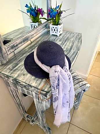 Deluxe One-Bedroom Apartment