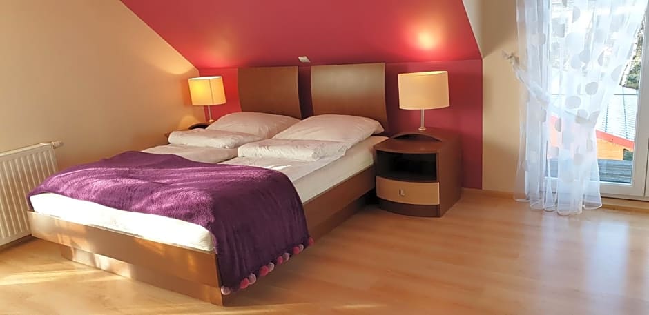 Domki Słoneczko z dostępem do jacuzzi sauny i rowerów