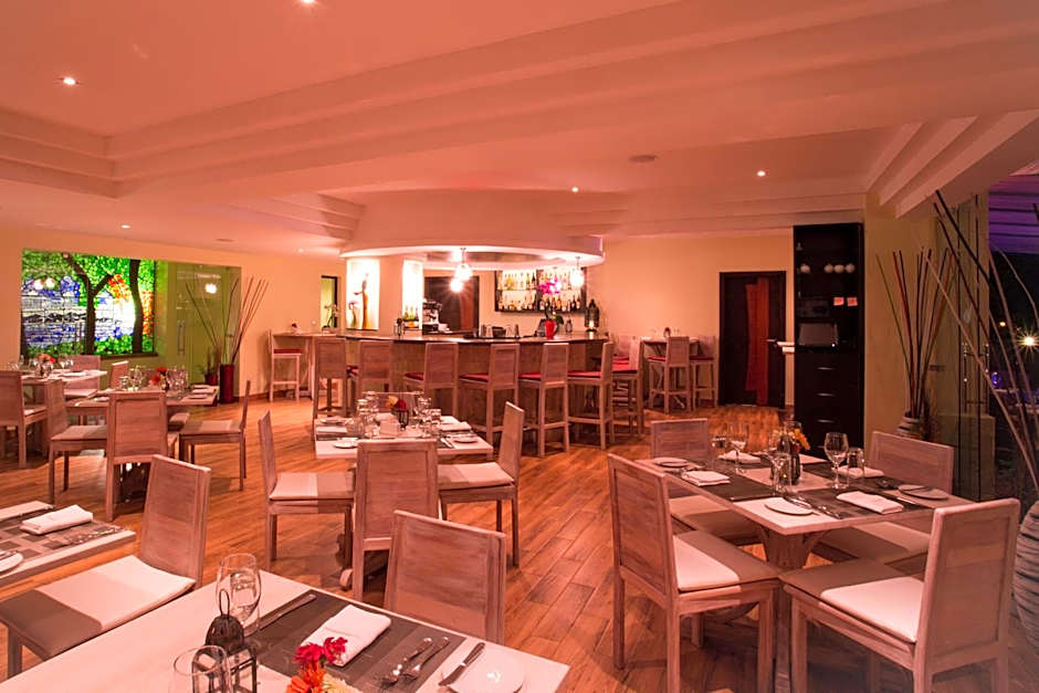 Bidwood Suite Hotel, Opposite Sarit Centre