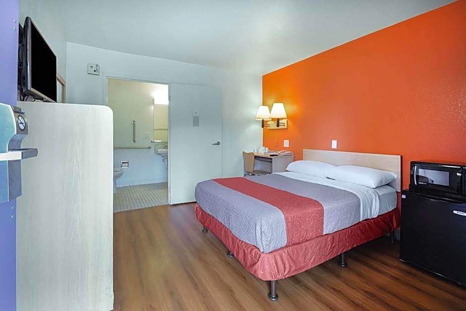 Motel 6-Kelso, WA - Mt. St. Helens