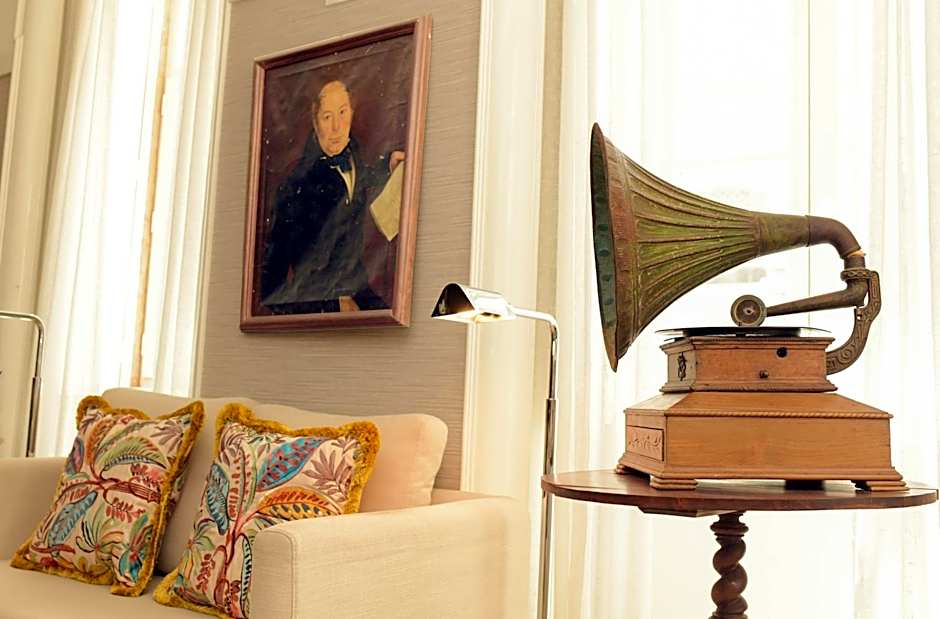 Universal Boutique Hotel