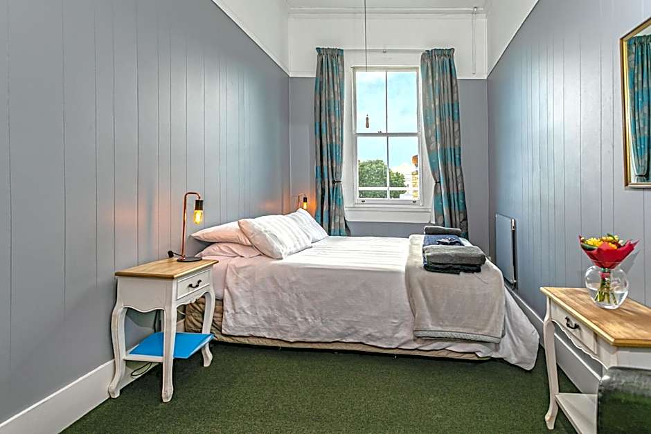 Lady Bowen Bed & Breakfast