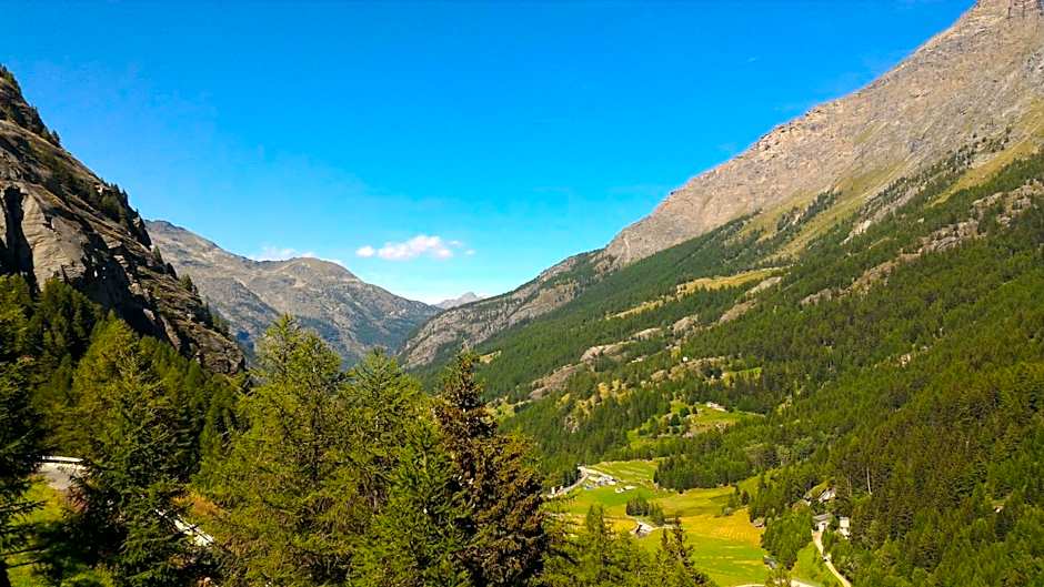 Hotel & Restaurant Perret - Mountain People