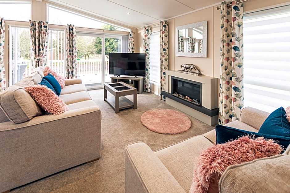 The Crucible lodge with Hot Tub