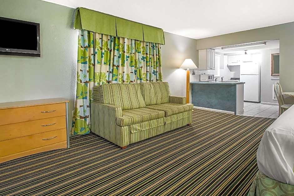 Rodeway Inn & Suites Winter Haven Chain of Lakes