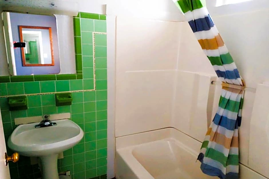 Love Hotels Desert Inn & RV by OYO at Boysen Wind River WY