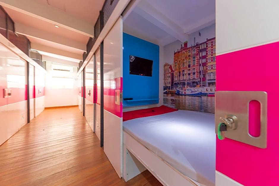 Kiara Cozy Kircon Hostel By RedDoorz – Bandung, KY