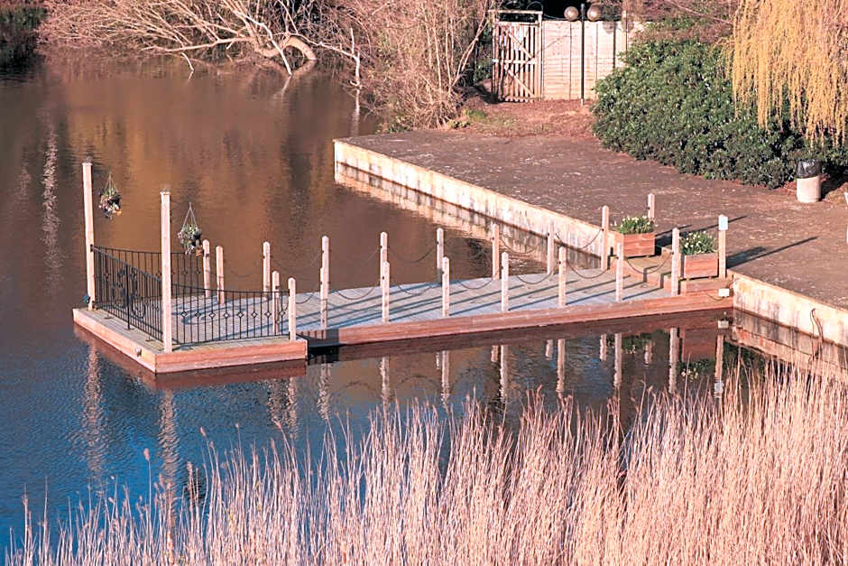 Inn On The Lake