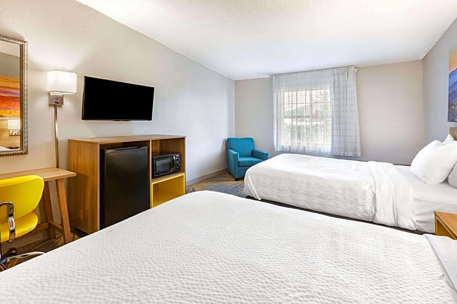 Days Inn by Wyndham Roanoke Near I-81