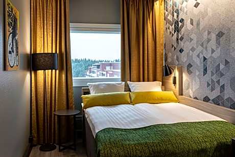 Standard Queen Room