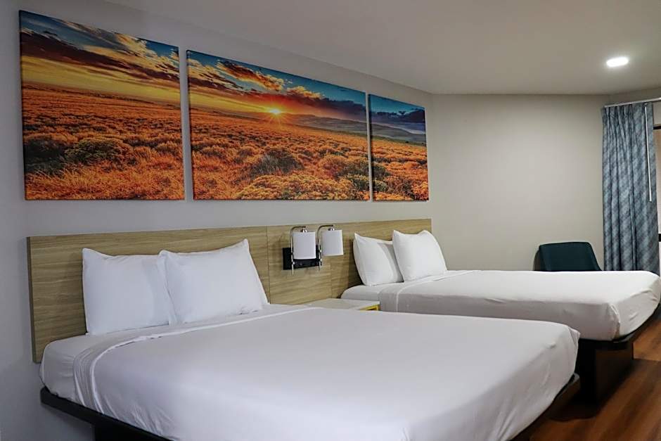 Photo 1 of 6 of 2 Queen Beds, Mobility Accessible, Grab Bars, Bathtub