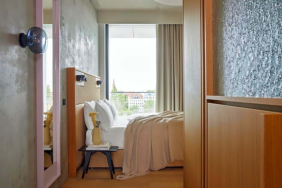 Locke at East Side Gallery