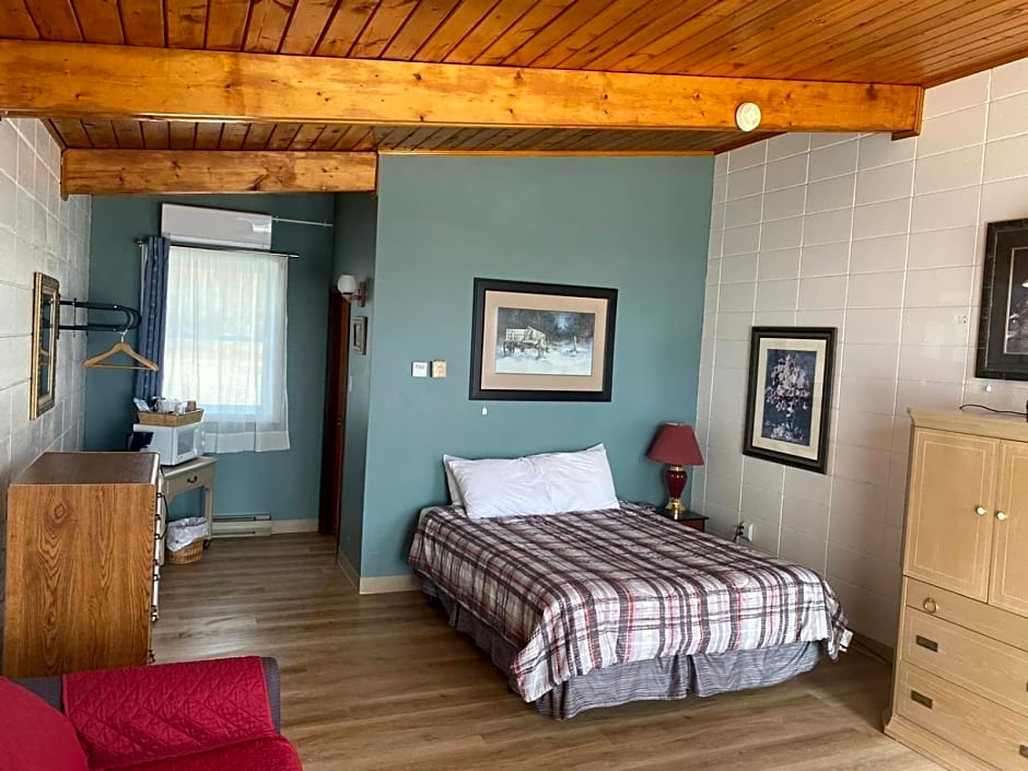 Huron Sands Motel Operated by Manitoulin Wonder Cubs Resort