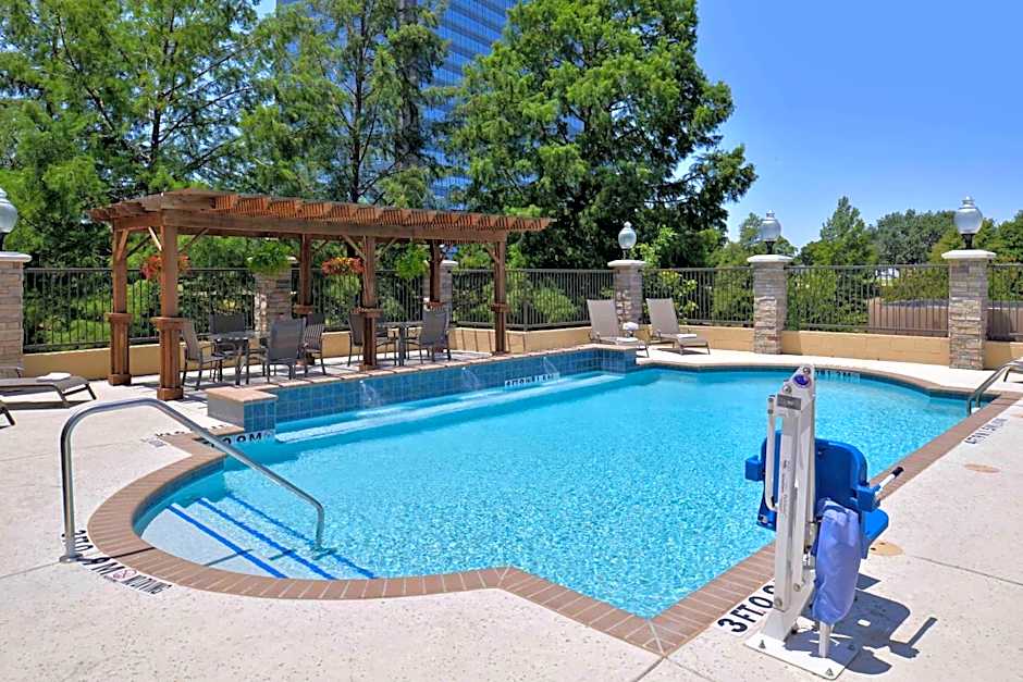 Hampton Inn By Hilton & Suites Dallas Market Center