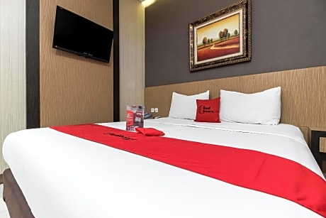 RedDoorz Plus @ Tuparev Cirebon