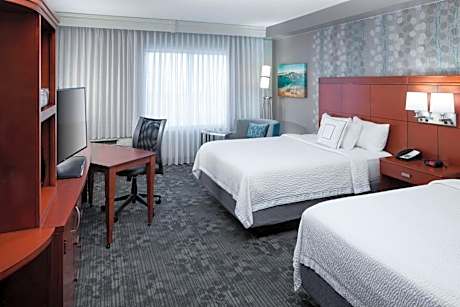 Queen Room with Two Queen Beds - Hearing Accessible