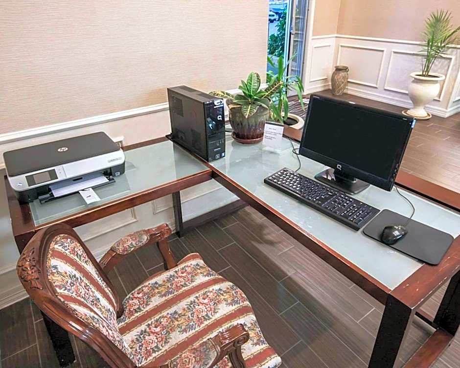 Comfort Inn & Suites Red Oak - Dallas Area