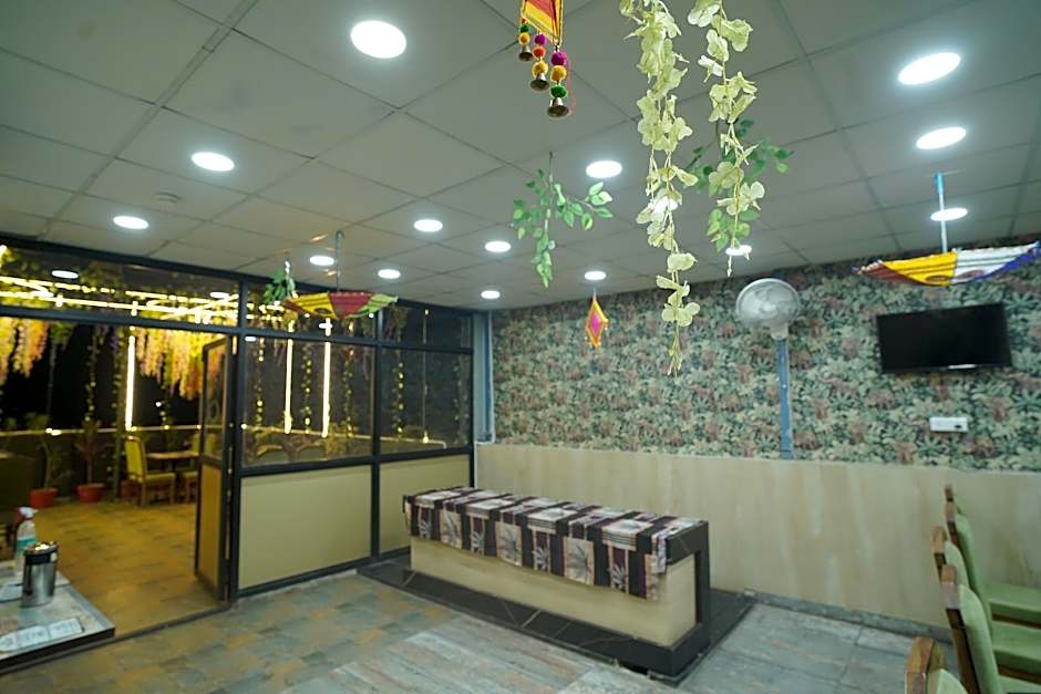 Hotel Adhiraj Inn