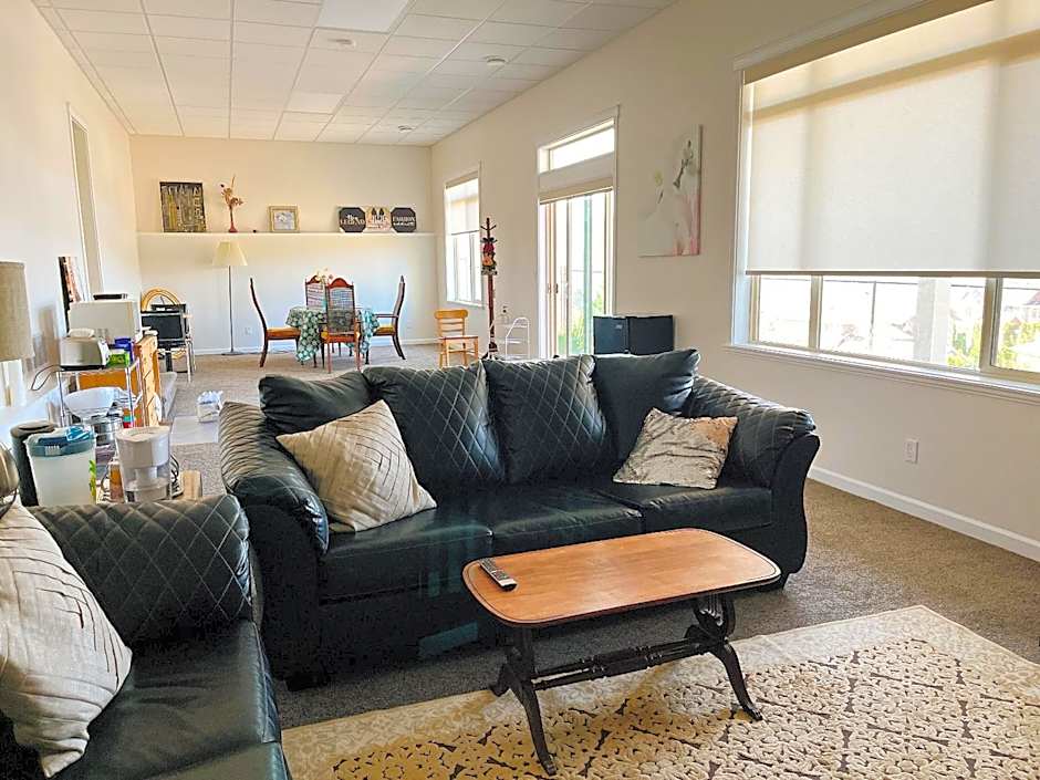 Peaceful and Spacious Lake View