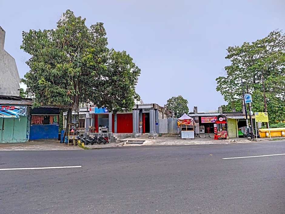 RedDoorz near Universitas Merdeka Malang 2