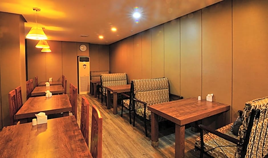 Abata Business Hotel