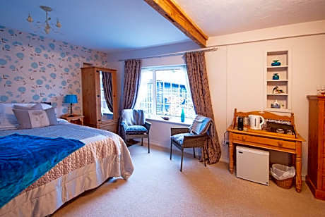 Deluxe Double Room with Shower
