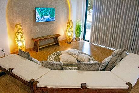Ocean Beach Villas - Formerly Carita Beach Kondominium