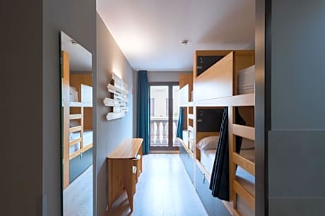 Quadruple Bedbunks Room with Bathroom