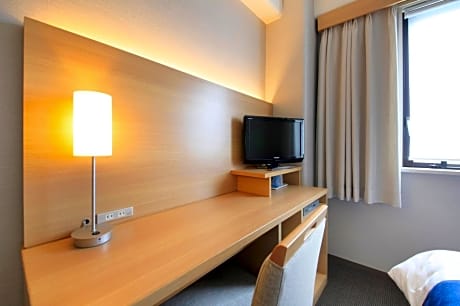 Deluxe Double Room with Small Double Bed - Smoking