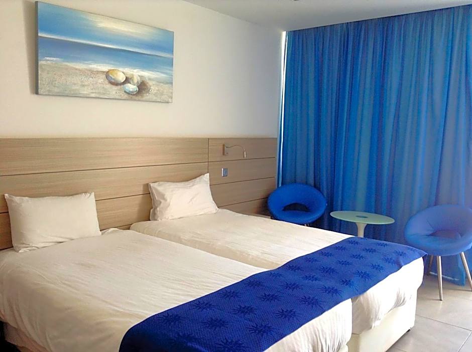 Limanaki Beach Hotel & Suites