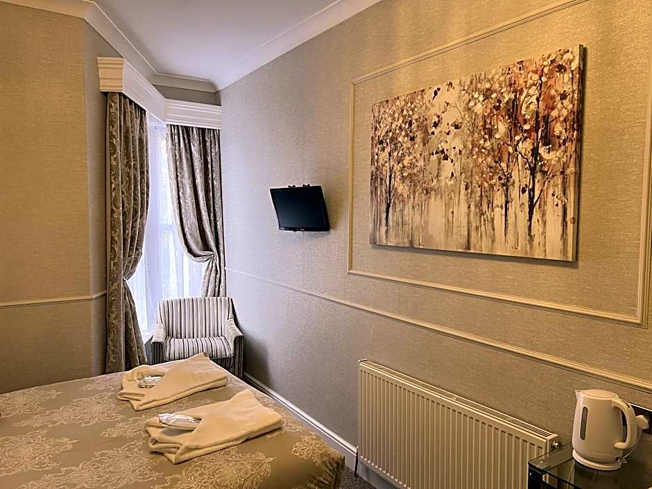 Tanes Hotel