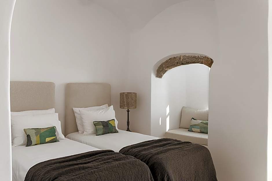 Aqua Luxury Suites Santorini