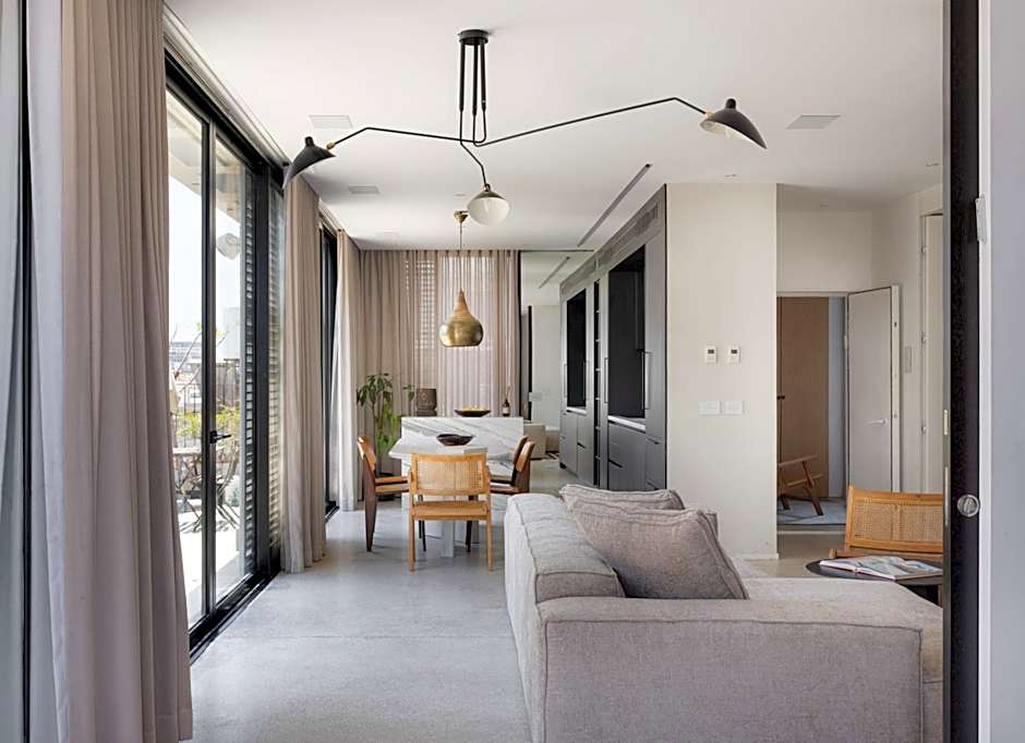 High Living Penthouse with Rooftop Pool