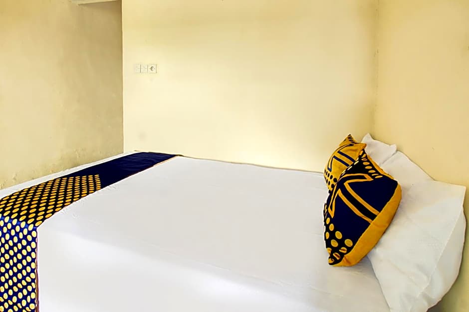 OYO Life 93256 Kos Meninting