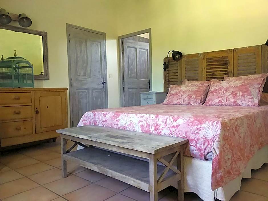 Chambre pour 2 personnes avec salle de bain privée