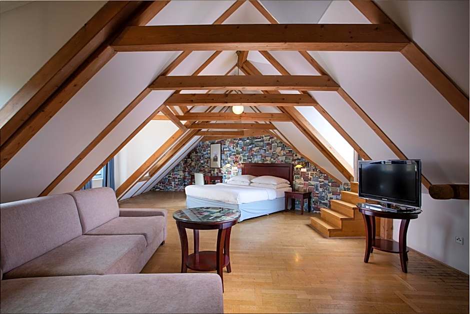 Charles Bridge Heritage Suites by SALVATOR HOTELS